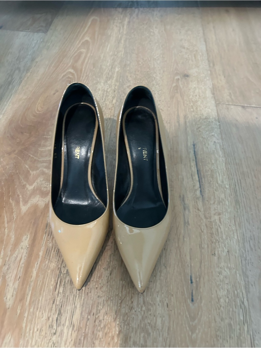 SAINT LAURENT tan patent leather heels.